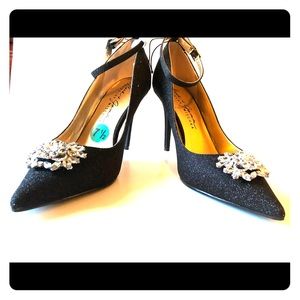 New Badgley & Mischka Size 7.5 Embellished Front